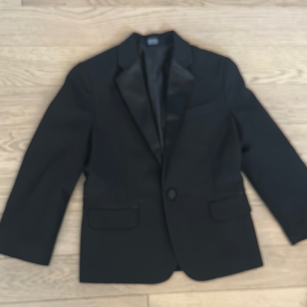Boys size 5 Black Tuxedo with Notched Lapels and Tailored Fit